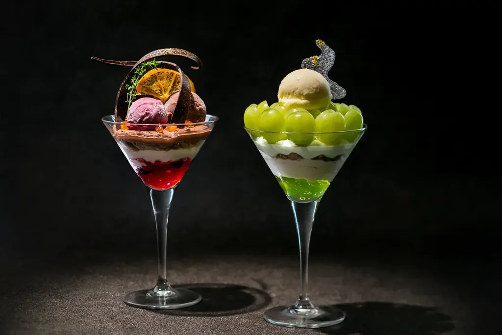 【ヒルトン東京お台場】「Captain’s Bar & Lounge」に2種類の新作パフェが登場　旬を味わうシャインマスカット、一日の余韻を楽しむショコラ 画像 1