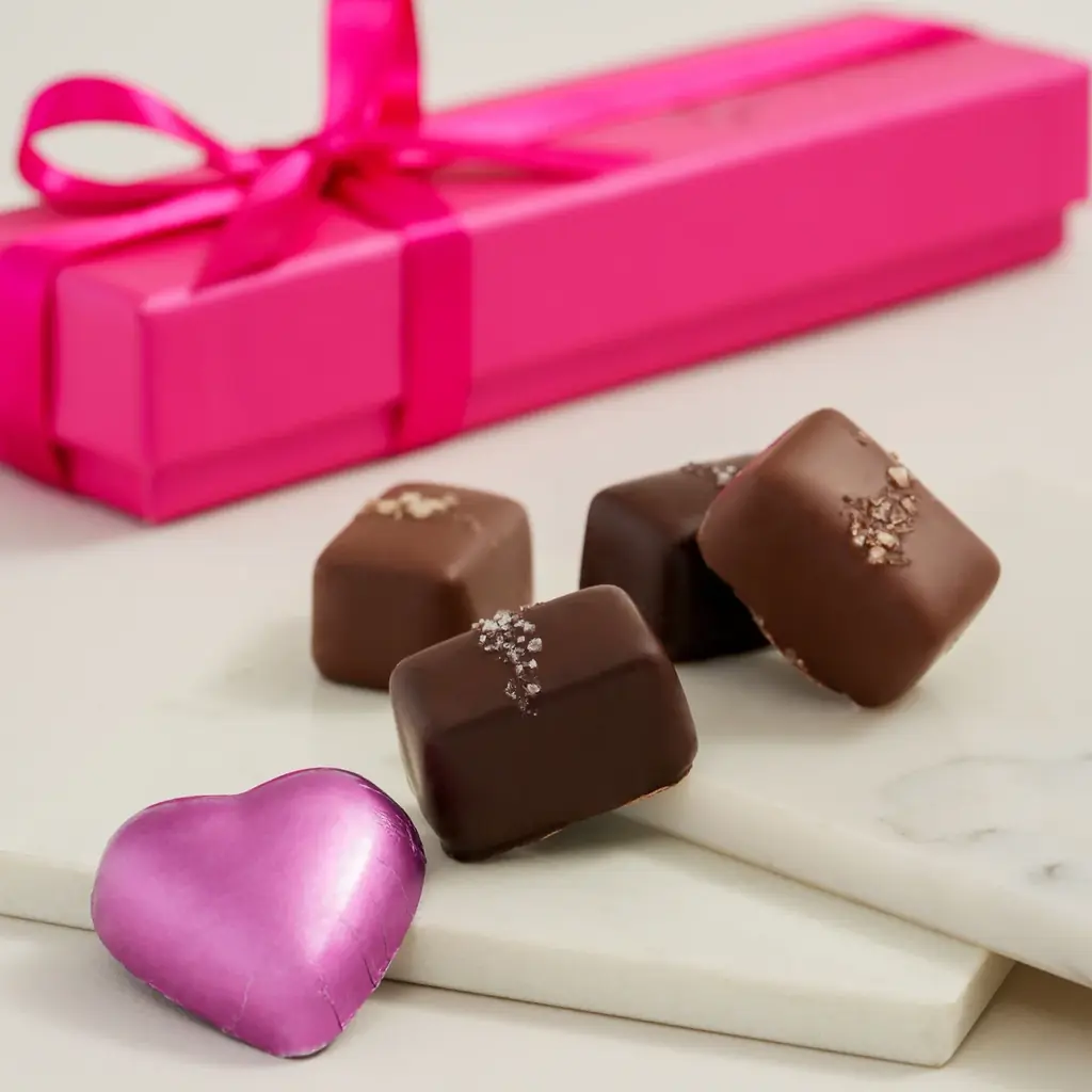 シアトルのショコラトリー＜フランズチョコレート＞では、日ごろの想いを華やかな装いで贈る「2027バレンタインコレクション」を翌年1月より販売開始。旗艦店限定の味わいが全国の百貨店催事に登場します。 画像 2