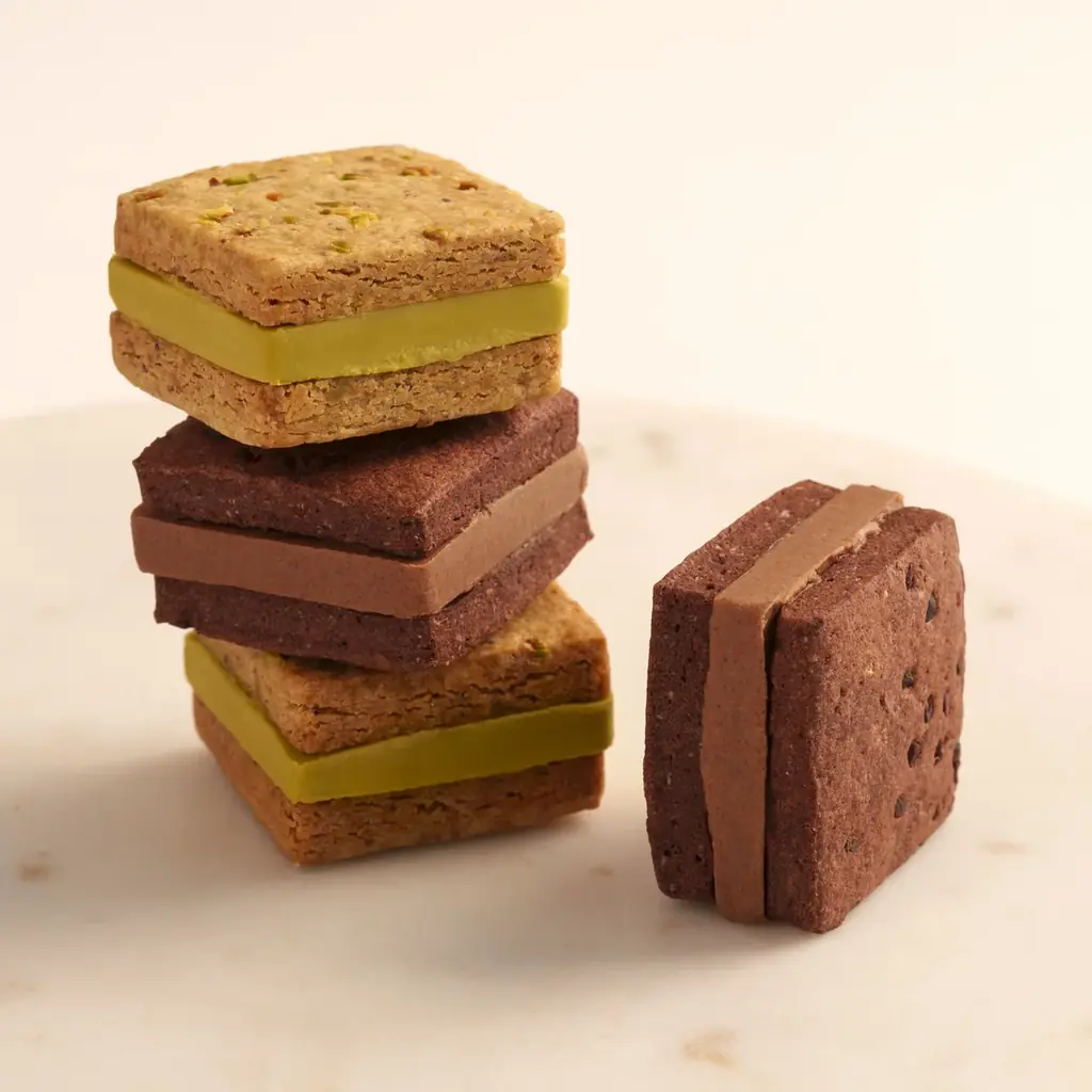 シアトルのショコラトリー＜フランズチョコレート＞では、日ごろの想いを華やかな装いで贈る「2027バレンタインコレクション」を翌年1月より販売開始。旗艦店限定の味わいが全国の百貨店催事に登場します。 画像 5