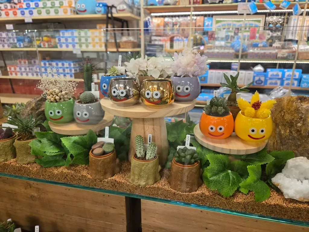 あしかがフラワーパークが「スライムのマルチポット」を中心としたドラゴンクエストグッズの販売イベントを開催中！ 画像 12