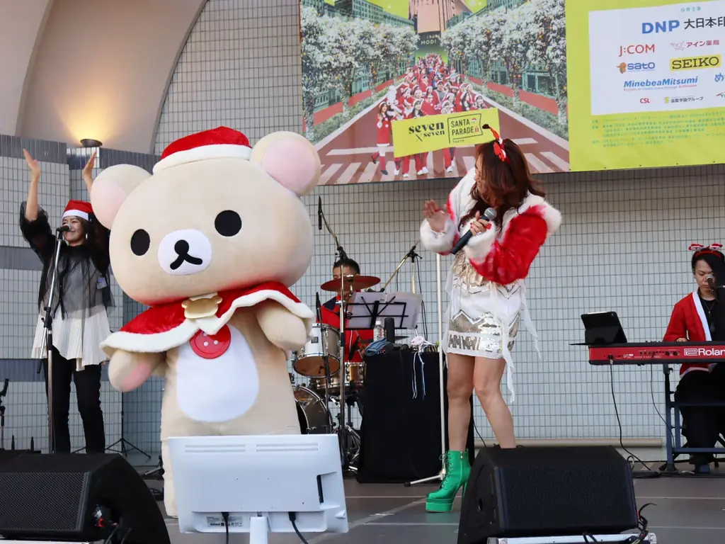 病気の⼦どもたちに笑顔とプレゼントを届けるチャリティーイベント　今年もリラックマが「サンタパレード東京・大阪」スペシャルアンバサダーに就任！ 画像 4
