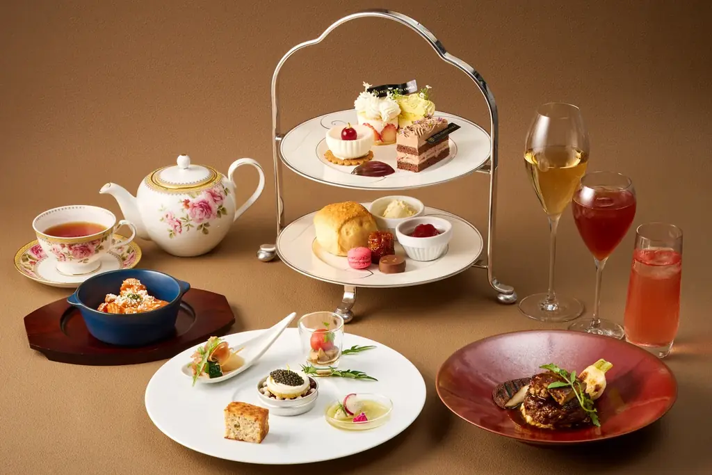 【ホテルグランヴィア大阪】いちご×異素材のマリアージュ　濃厚ピスタチオからチョコ、チーズまで一度に味わえるいちごのアフタヌーンティーを2店舗で販売 画像 2