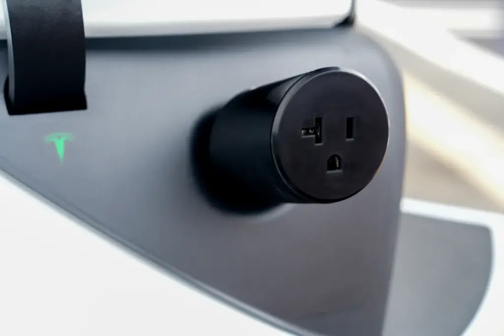 新しいModel 3とModel Y、Model Y L – おでかけも、もしもの備えも、テスラの電気で。 画像 14