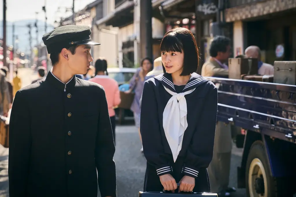 71 年の歴史に10月25日で幕を閉じる【シネスイッチ銀座】にて映画『遥かな町へ』大ヒット御礼舞台挨拶が行われ、観客席から大きな拍手がわき起こる 画像 12
