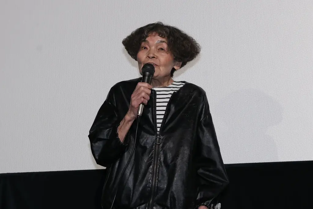 71 年の歴史に10月25日で幕を閉じる【シネスイッチ銀座】にて映画『遥かな町へ』大ヒット御礼舞台挨拶が行われ、観客席から大きな拍手がわき起こる 画像 2