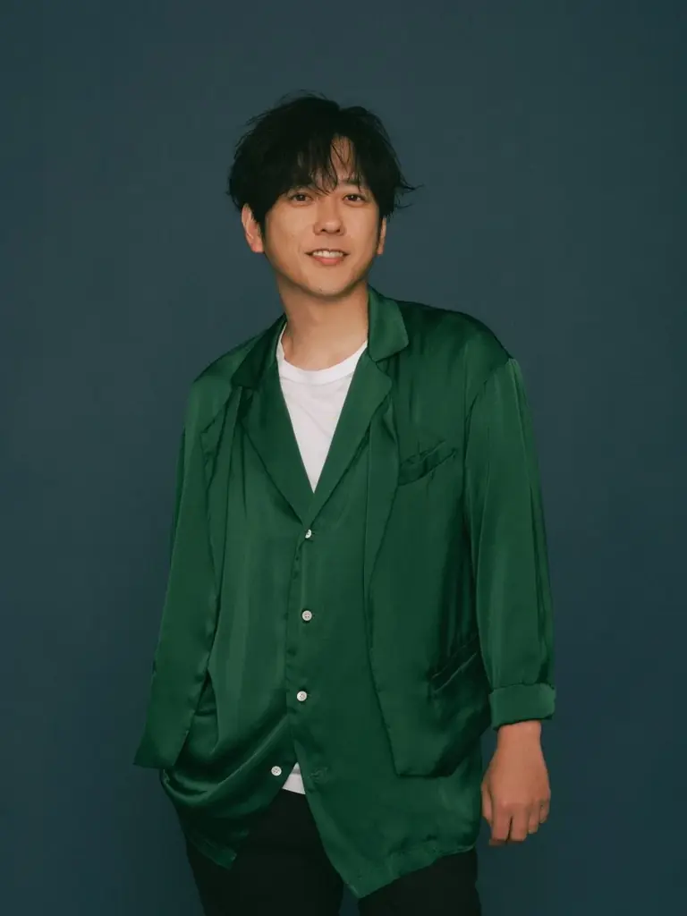 松岡昌宏さん、二宮和也さん TVCM初共演！丸亀製麺×松岡昌宏さん、ガツンとニンニク！『肉辛まぜうどん』打ち立てもちもちのうどんに、濃厚具材が絡んで「もう戻れない」 画像 5