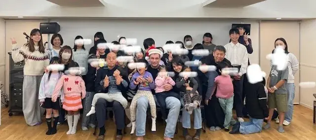 K-1レジェンドが本物のサンタに。ピーター・アーツと川畑秀雄監督、児童養護施設9カ所以上の支援から生まれた絆。旧千葉真一邸で子どもたちとBBQ・薪割り・大自然ハナのサンタ聖地の冬休み！ 画像 12