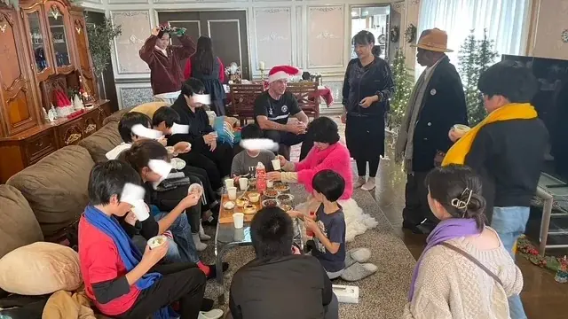 K-1レジェンドが本物のサンタに。ピーター・アーツと川畑秀雄監督、児童養護施設9カ所以上の支援から生まれた絆。旧千葉真一邸で子どもたちとBBQ・薪割り・大自然ハナのサンタ聖地の冬休み！ 画像 2