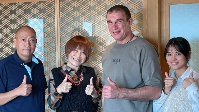 K-1レジェンドが本物のサンタに。ピーター・アーツと川畑秀雄監督、児童養護施設9カ所以上の支援から生まれた絆。旧千葉真一邸で子どもたちとBBQ・薪割り・大自然ハナのサンタ聖地の冬休み！ 画像 5