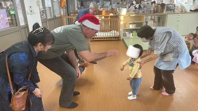 K-1レジェンドが本物のサンタに。ピーター・アーツと川畑秀雄監督、児童養護施設9カ所以上の支援から生まれた絆。旧千葉真一邸で子どもたちとBBQ・薪割り・大自然ハナのサンタ聖地の冬休み！ 画像 9