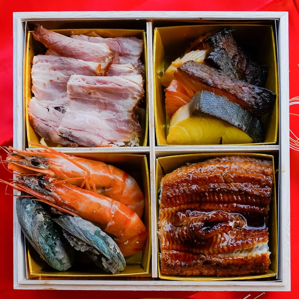 型にハマらない、本当に食べたいものだけを詰めた三段重。2027年「くずし割烹おせち」50食限定で予約受付中 画像 4