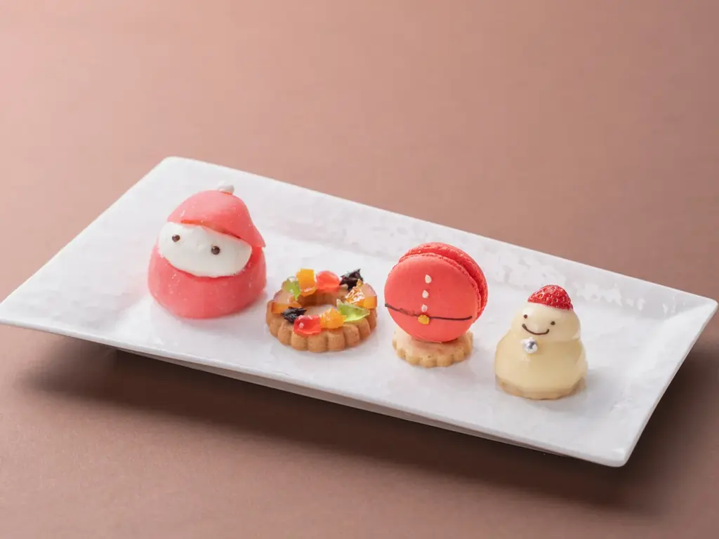【志摩観光ホテル】クリスマスを彩るスイーツと芳醇な松阪牛ビーフシチューのポットパイを味わう「クリスマスアフタヌーンティー」予約開始 画像 2