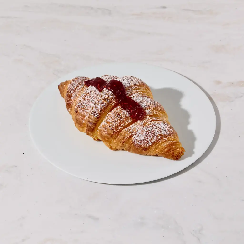 スターバックス リザーブ® カフェのホリデーシーズンが到来　2種のベリーで華やぐ『コルネッティ ストロベリー&ラズベリー』11月2日（月）発売 画像 2