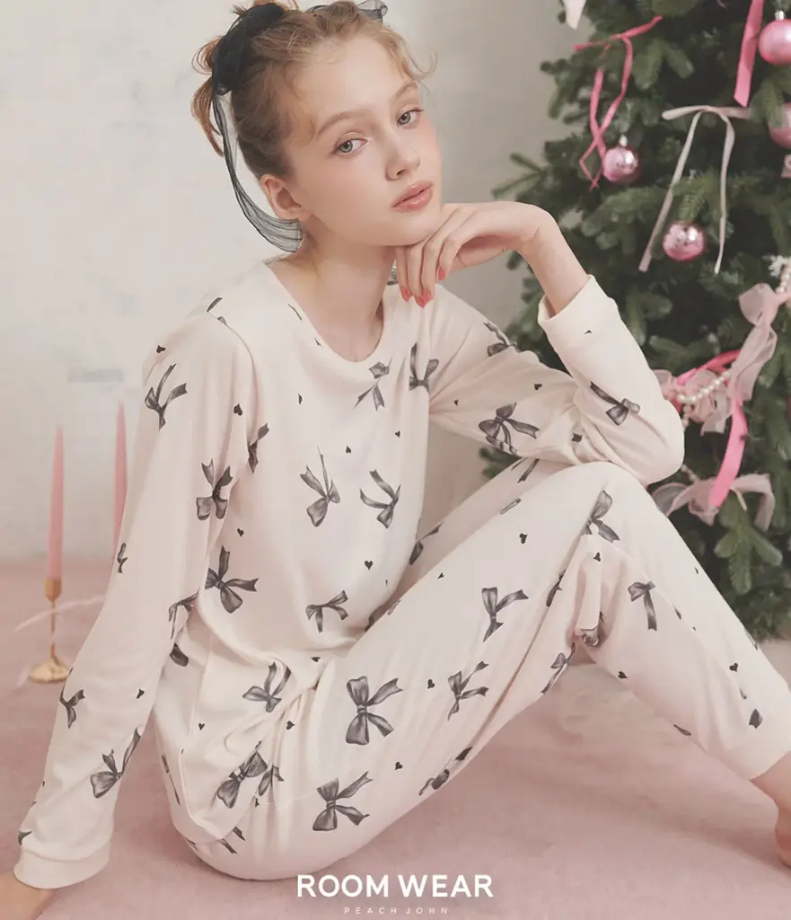 【PEACH JOHN ROOM】ホリデーシーズンを彩る「HOLIDAY COLLECTION」が登場。リボンモチーフのルームウェアを10月28日より発売。 画像 11