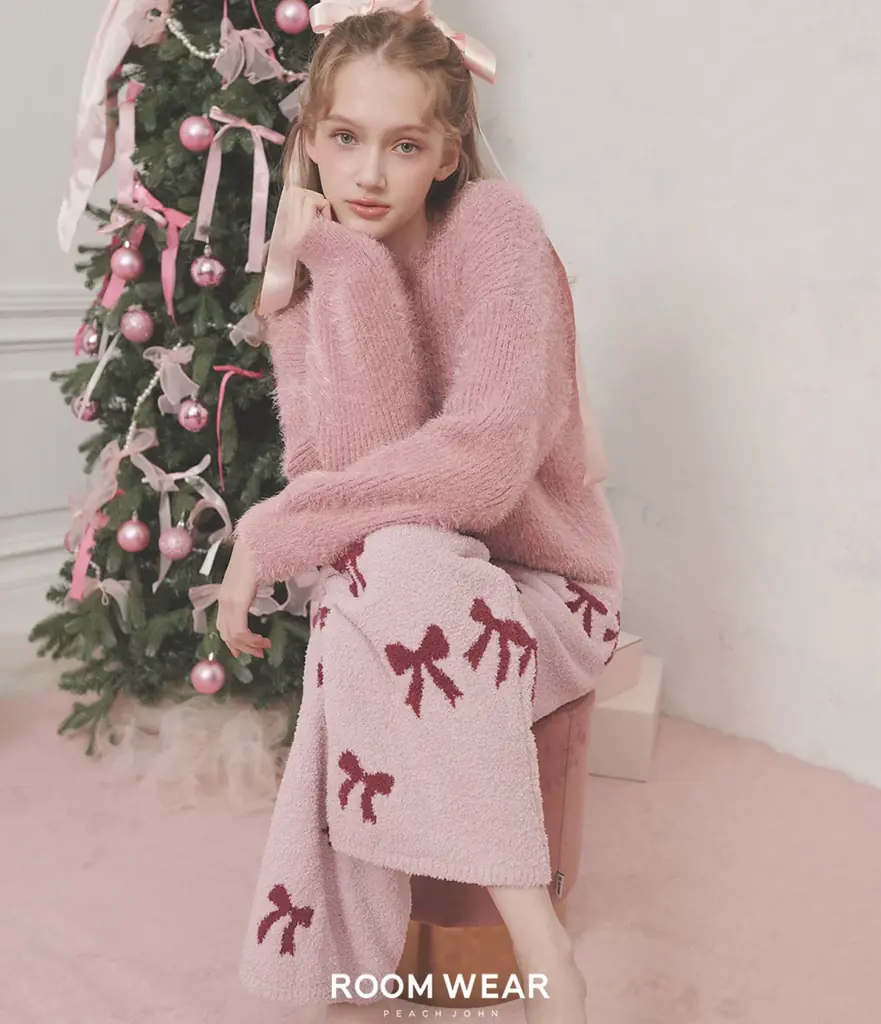 【PEACH JOHN ROOM】ホリデーシーズンを彩る「HOLIDAY COLLECTION」が登場。リボンモチーフのルームウェアを10月28日より発売。 画像 17