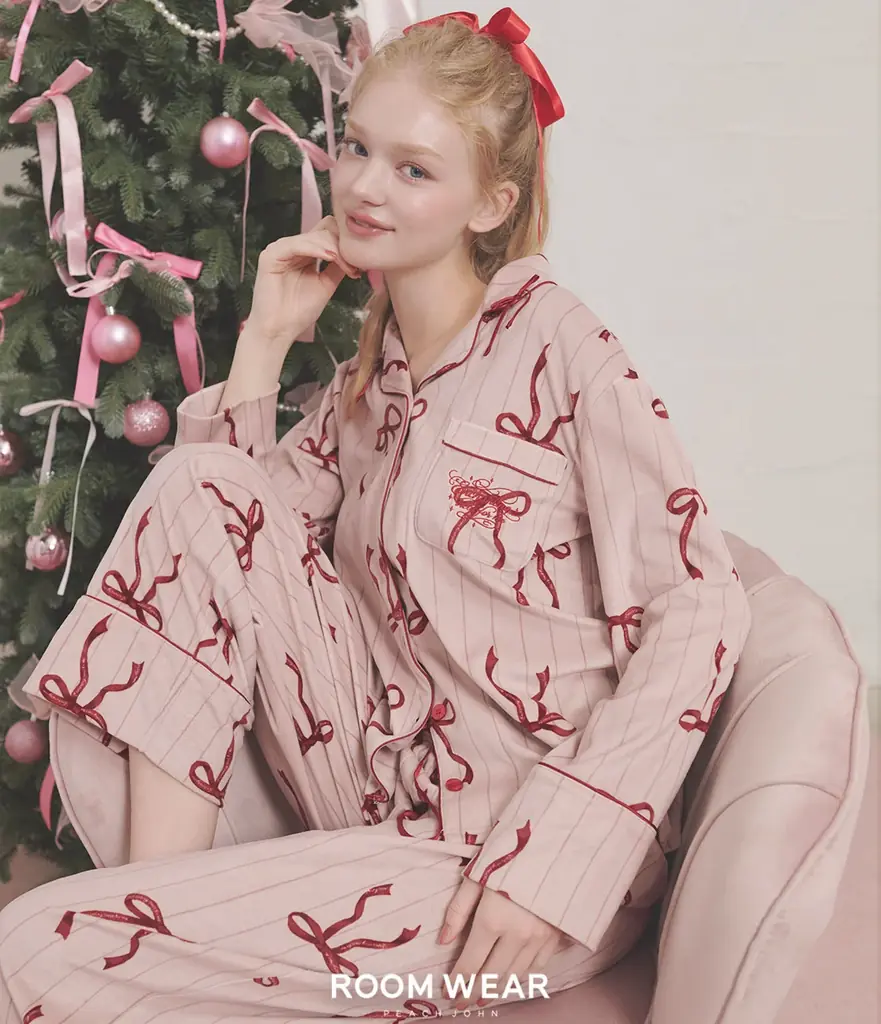 【PEACH JOHN ROOM】ホリデーシーズンを彩る「HOLIDAY COLLECTION」が登場。リボンモチーフのルームウェアを10月28日より発売。 画像 2