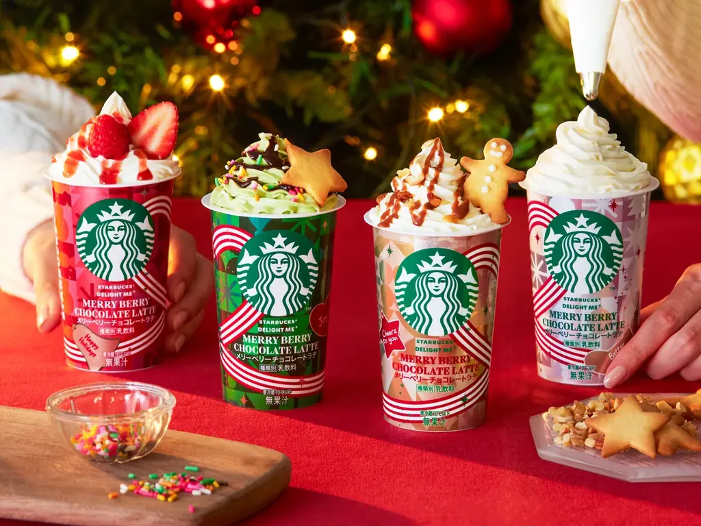 大切な人に贈るワクワクなホリデーを。スターバックス® チルドカップ 「DELIGHT ME® メリーベリーチョコレートラテ」11月3日（火）より期間限定発売 画像 3