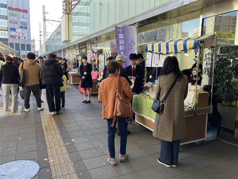 千葉経済大学附属高等学校の生徒がペリエ千葉で販売実習会を開催 画像 3