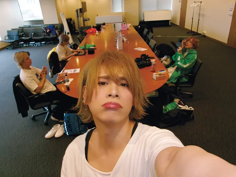 動画総再生数25億回超え！5人組YouTuberアイドルグループ・リアルピースの初冠番組『リアルピースのテレビ上陸大作戦Season1～トーク番組準備番組～』番組公式PHOTO BOOK発売決定!! 画像 2