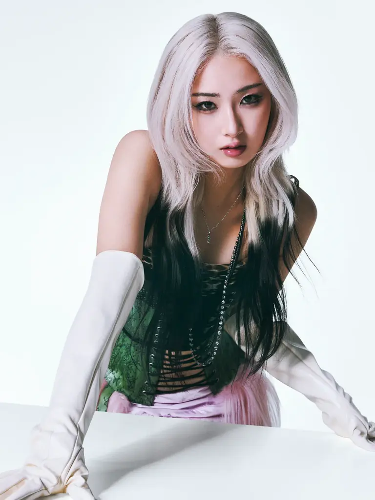 HANA、7か月ぶりとなる新曲「Slidin」を10月29日(木)に配信リリース決定。“誰にも縛られない自由なマインド”を描くR&Bナンバー。MAHINAが描き下ろした配信ジャケット写真も公開 画像 6