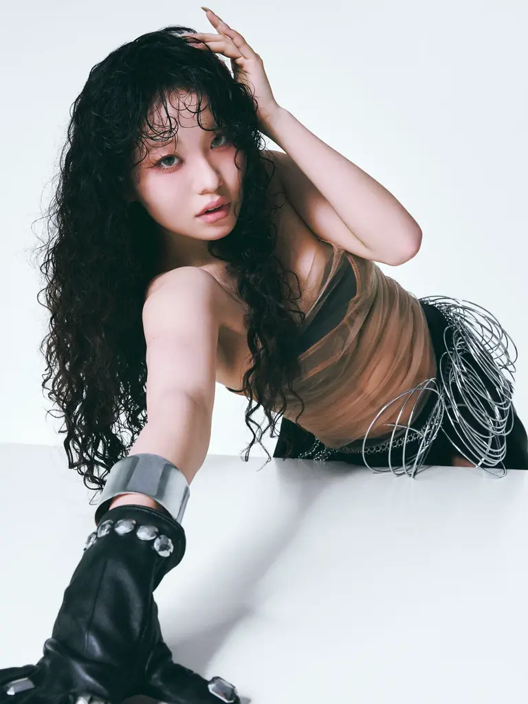 HANA、7か月ぶりとなる新曲「Slidin」を10月29日(木)に配信リリース決定。“誰にも縛られない自由なマインド”を描くR&Bナンバー。MAHINAが描き下ろした配信ジャケット写真も公開 画像 7