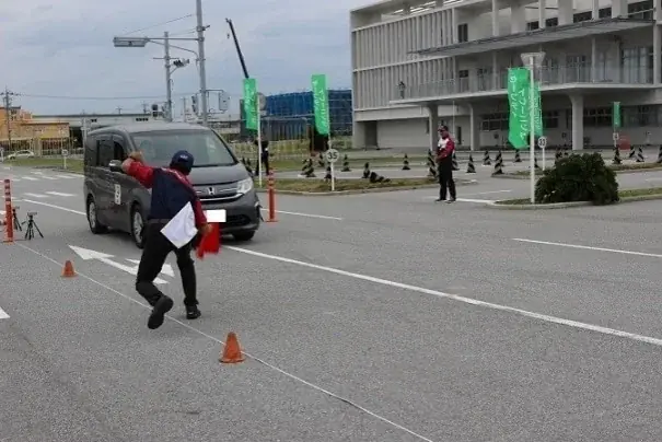 【JAF沖縄】マイカーで「急ブレーキ・危険回避」を体験！交通安全講習会を開催 画像 2