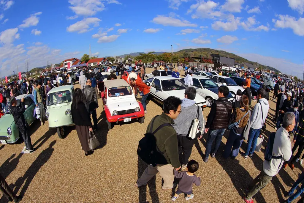 トヨタスポーツ800や日産フェアレディ240ZGなど希少なネオクラシックカーが高槻市に 画像 2