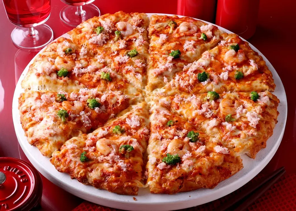 紅ズワイガニとグリルドビーフが豪華共演！　ピザーラ『冬のプレミアムクォーター』新発売　冬のごちそう4種を一枚に！2つの新作ピザは単品でも登場 画像 3