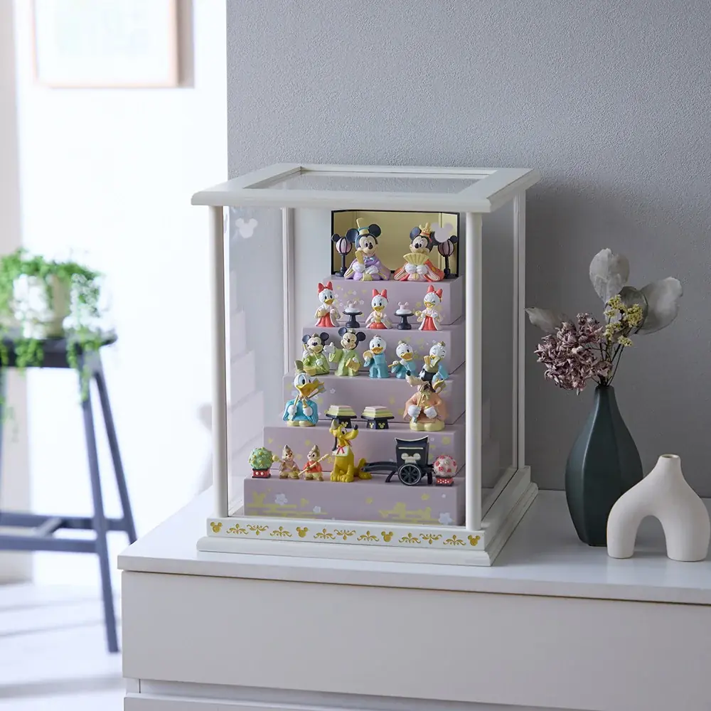 北欧＆ナチュラルテイストのお部屋になじむ 「くすみピンク」のミッキーデザインのおひなさま新登場　マンションにも置ける幅約22cmの豪華フルセット！ 画像 7