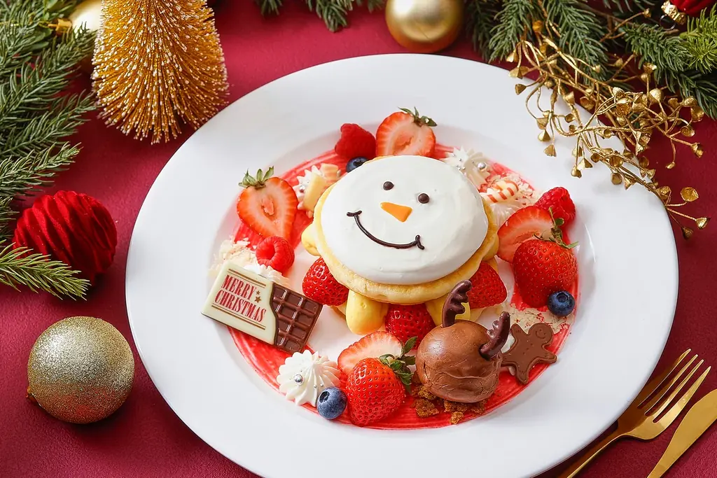 表参道で11月19日開始、苺のクリスマスパンケーキと新作パフェ