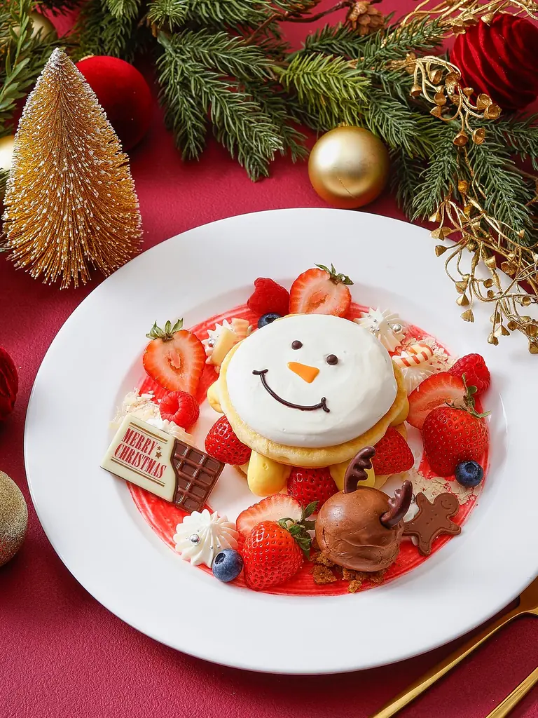 『スノーマンパンケーキ』&『ソリのりテディベアのクリスマスパフェ』新登場！みずみずしい苺を贅沢に使用した愛らしい2種のクリスマススイーツをお届け 画像 3