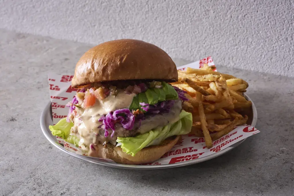 【 J.S. BURGERS CAFE】映画『ワイルド・スピード』25周年記念スペシャルコラボレーションハンバーガーを11月5日(木)から販売！ 画像 3