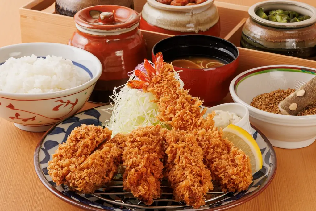 【埼玉・ふじみ野市に初出店】熟成三元豚の厚切りとんかつ×食べ放題の3種大かまどごはん！『厚切りとんかつ よし平 ふじみ野店』11/4（水）OPEN！ 画像 9