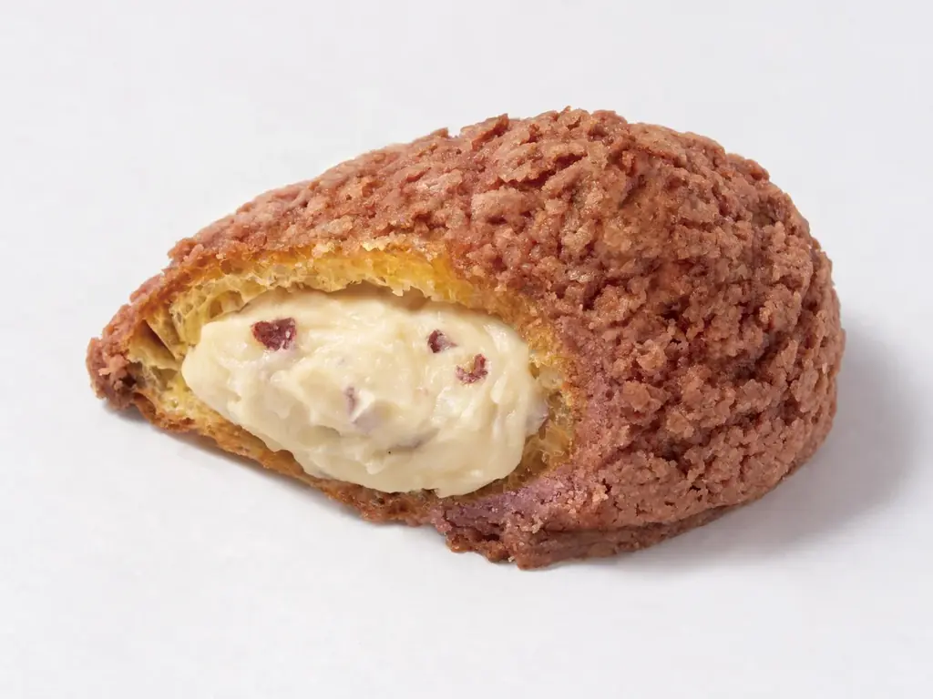【ビアードパパ】お芋とバターの背徳感”おさつバターシュー”が初登場！濃厚お芋クリームとバター香る甘じょっぱいザクザク食感のシュー生地がやみつきに 画像 2