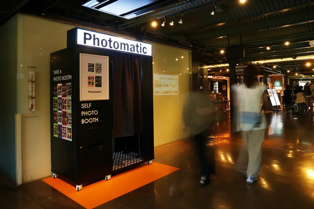 横浜の冬の風物詩「横浜赤レンガ倉庫 クリスマスマーケット」とコラボしたPhotomatic限定フレームが登場！ 画像 3