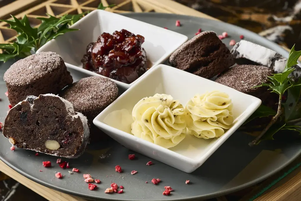 【ダーワ・悠洛 京都】漆黒のスワンが舞い降りる「BERRY MERRY CHRISTMAS “CHOCOLATE AFTERNOON TEA”」12月4日より開催 画像 3