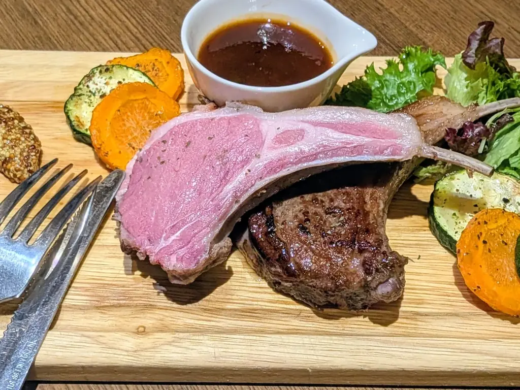 【肉好き必見！】池袋の『肉バル Bar&Grill motto』が極上ステーキを半額で提供！ 「ステーキ全品50％OFFキャンペーン」が開催中！ 画像 2