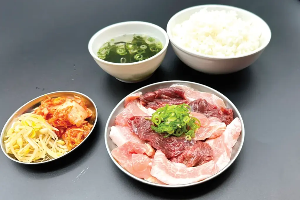 【コメの値上げに負けません!】ランチ限定で『ごはん無限食べ放題!』|焼肉ホルモンまるよし精肉店 画像 4