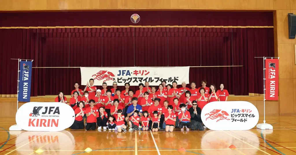 能登半島地震復興応援「JFA・キリン ビッグスマイルフィールド in輪島市町野地区」 SAMURAI BLUE サッカー日本代表 町野修斗選手がサプライズ登場！ 画像 1