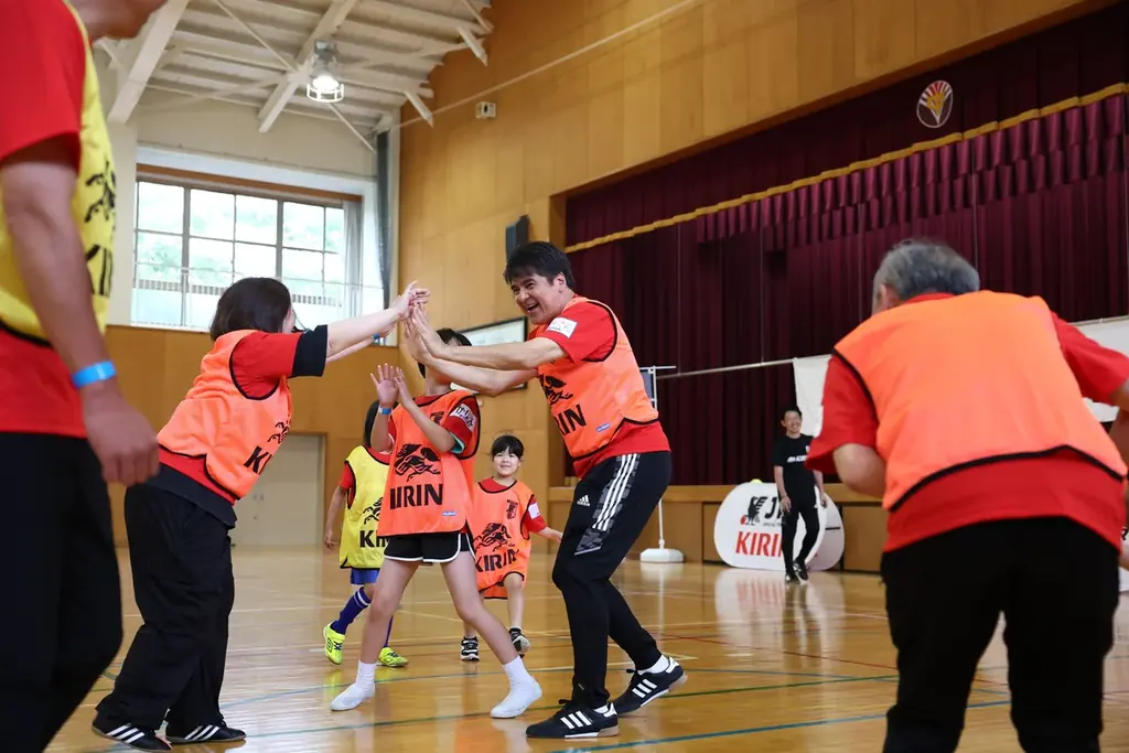 能登半島地震復興応援「JFA・キリン ビッグスマイルフィールド in輪島市町野地区」 SAMURAI BLUE サッカー日本代表 町野修斗選手がサプライズ登場！ 画像 10