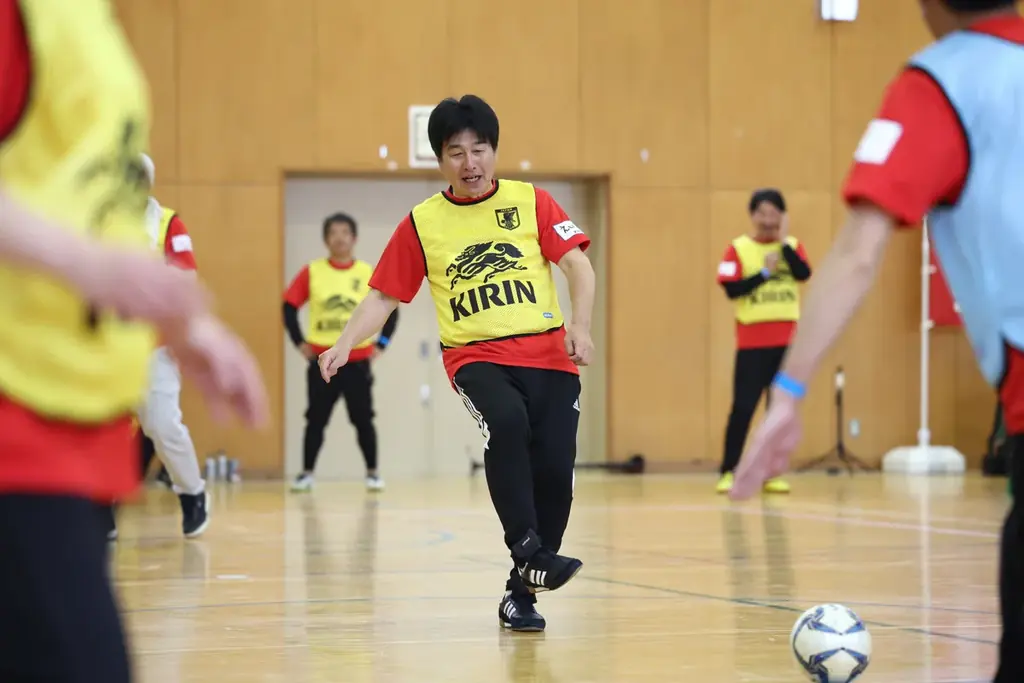 能登半島地震復興応援「JFA・キリン ビッグスマイルフィールド in輪島市町野地区」 SAMURAI BLUE サッカー日本代表 町野修斗選手がサプライズ登場！ 画像 12