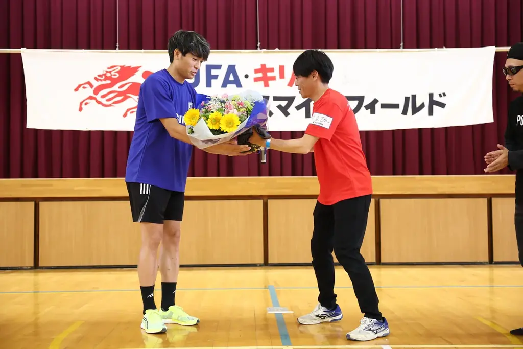 能登半島地震復興応援「JFA・キリン ビッグスマイルフィールド in輪島市町野地区」 SAMURAI BLUE サッカー日本代表 町野修斗選手がサプライズ登場！ 画像 17