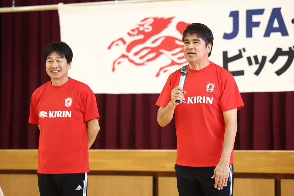 能登半島地震復興応援「JFA・キリン ビッグスマイルフィールド in輪島市町野地区」 SAMURAI BLUE サッカー日本代表 町野修斗選手がサプライズ登場！ 画像 2