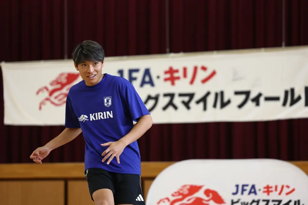 能登半島地震復興応援「JFA・キリン ビッグスマイルフィールド in輪島市町野地区」 SAMURAI BLUE サッカー日本代表 町野修斗選手がサプライズ登場！ 画像 6