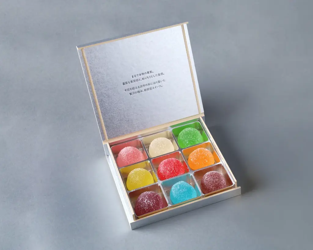 “体験” を軸につくられた次世代型ショップでの職人による飴作りはまるで、ステージパフォーマンス！ルミネ有楽町 LUMINE STREETにPAPABUBBLE 有楽町店がグランドオープン 画像 8