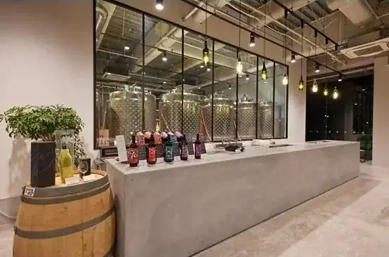 カラフルな「推し活ドリンク」を神戸港が目前のフェリシモが運営する都市型ワイナリー「f winery」が提供 画像 4