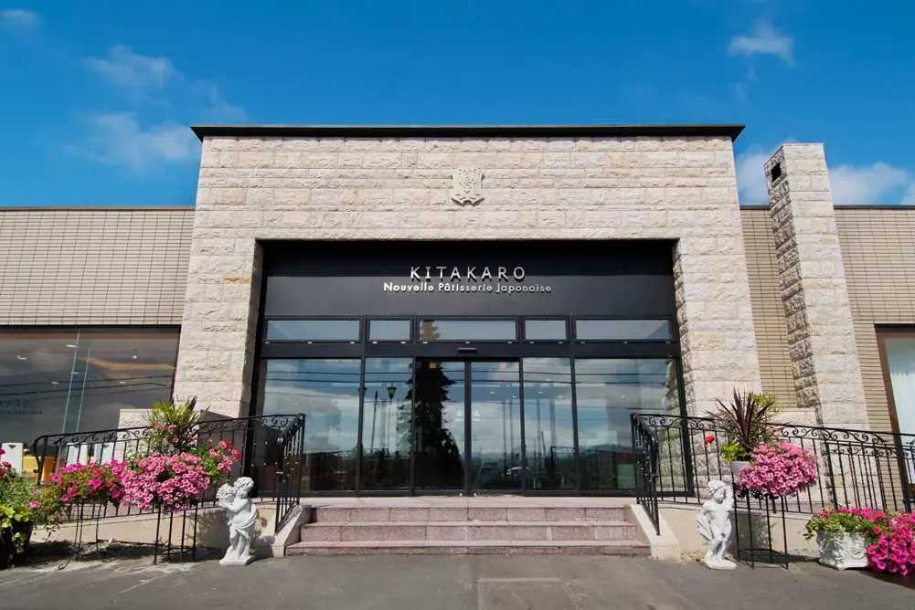 〈北菓楼のお中元 ・夏のおすすめ菓子特集 〉北菓楼小樽本館限定としてご好評のフルーツケーキ”果樹園の六月”も入った「焼き菓子プレミアムBOX」や「オレンジバウムクーヘン」が夏のティータイムを彩ります。 画像 24