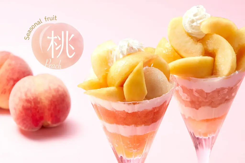 【タカノフルーツパーラー】桃の季節到来。甘くとろける果肉をデザートに仕立てて楽しめるシーズナルメニュー。 画像 1