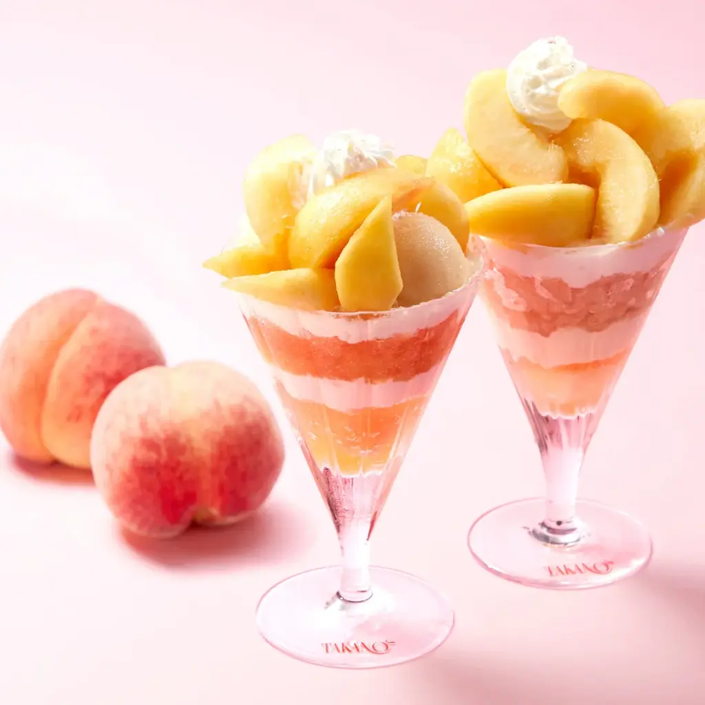 【タカノフルーツパーラー】桃の季節到来。甘くとろける果肉をデザートに仕立てて楽しめるシーズナルメニュー。 画像 2