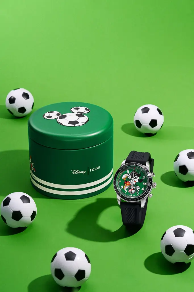 2025年6月16日発売 ディズニー×フォッシルの限定サッカー